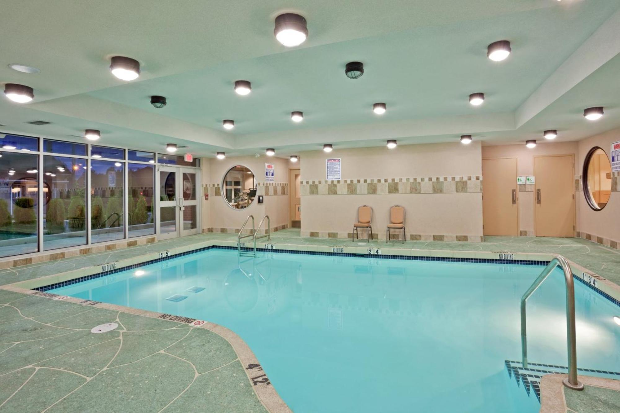 Holiday Inn Hotel & Suites Surrey East - Cloverdale By Ihg Exteriér fotografie