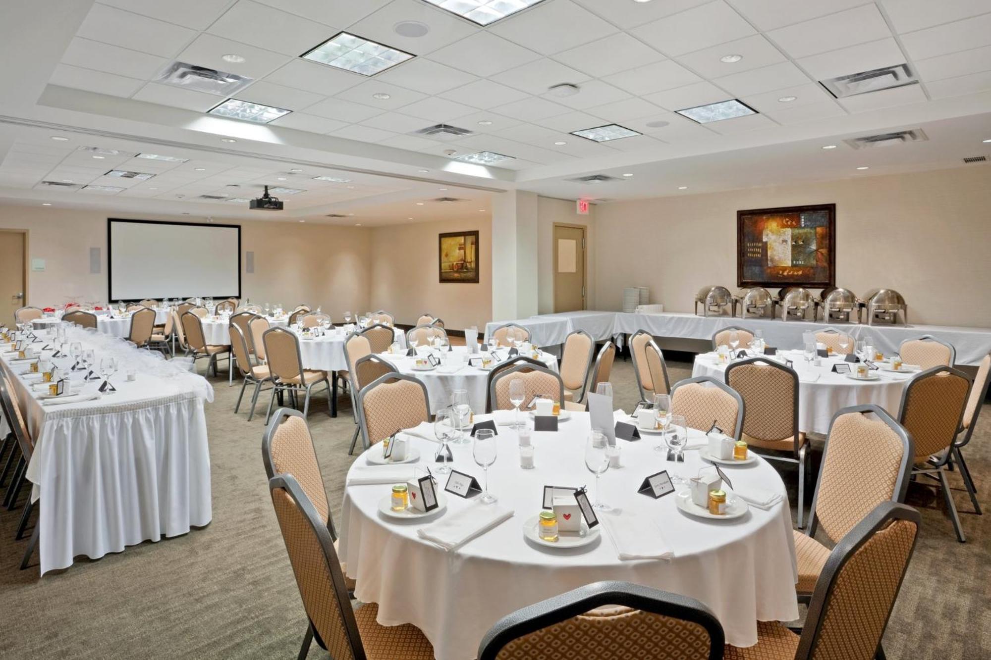 Holiday Inn Hotel & Suites Surrey East - Cloverdale By Ihg Exteriér fotografie