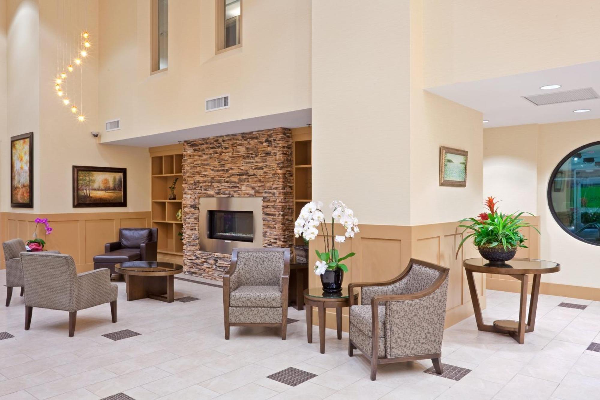 Holiday Inn Hotel & Suites Surrey East - Cloverdale By Ihg Exteriér fotografie