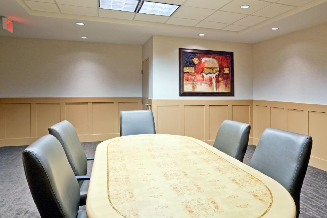 Holiday Inn Hotel & Suites Surrey East - Cloverdale By Ihg Exteriér fotografie